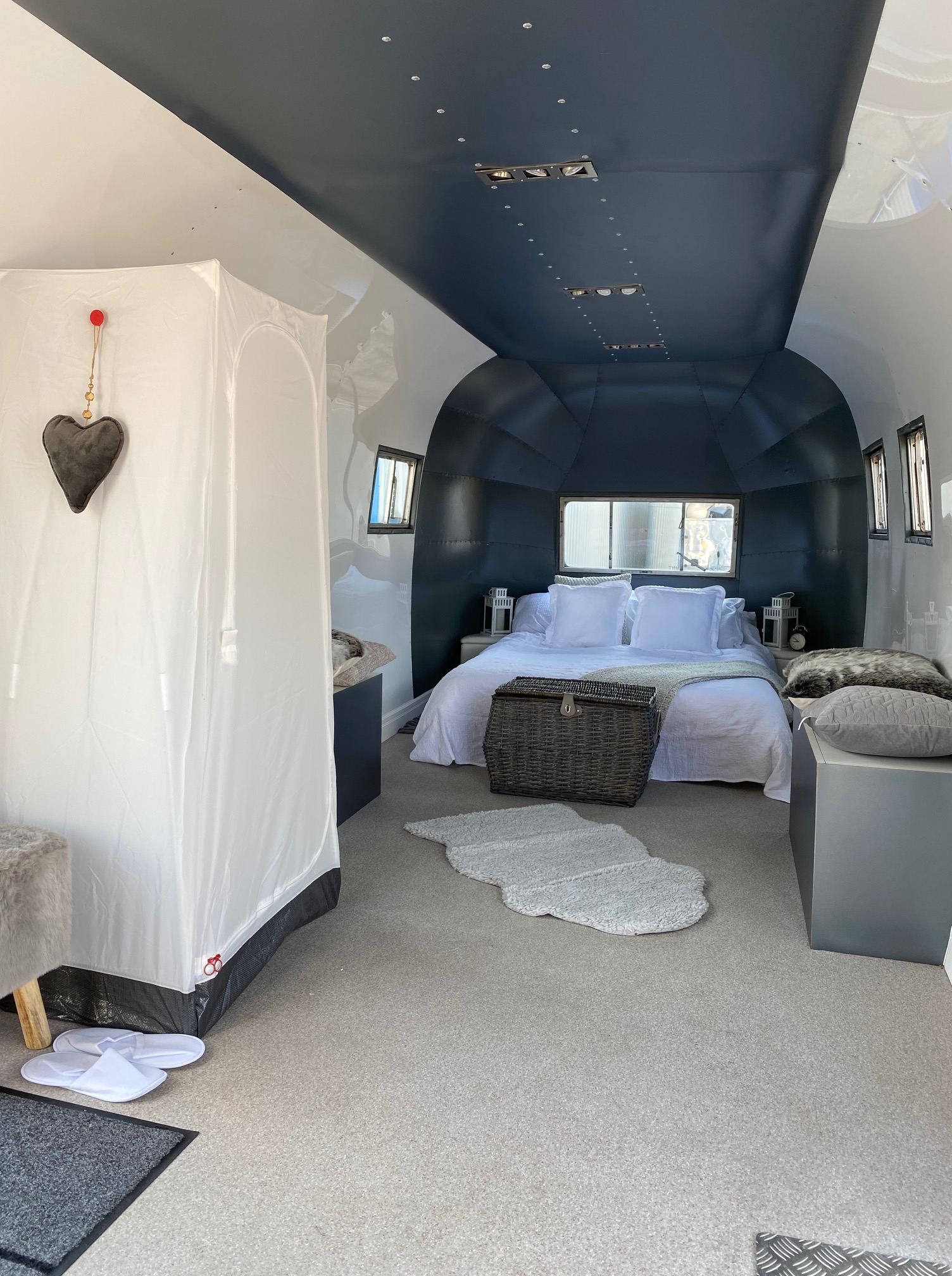 Airstream Marilyn internal Glamping (2)